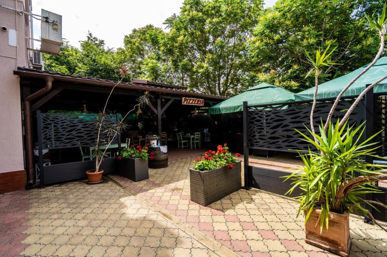Hotel Tex Club Botoşani Exteriér fotografie