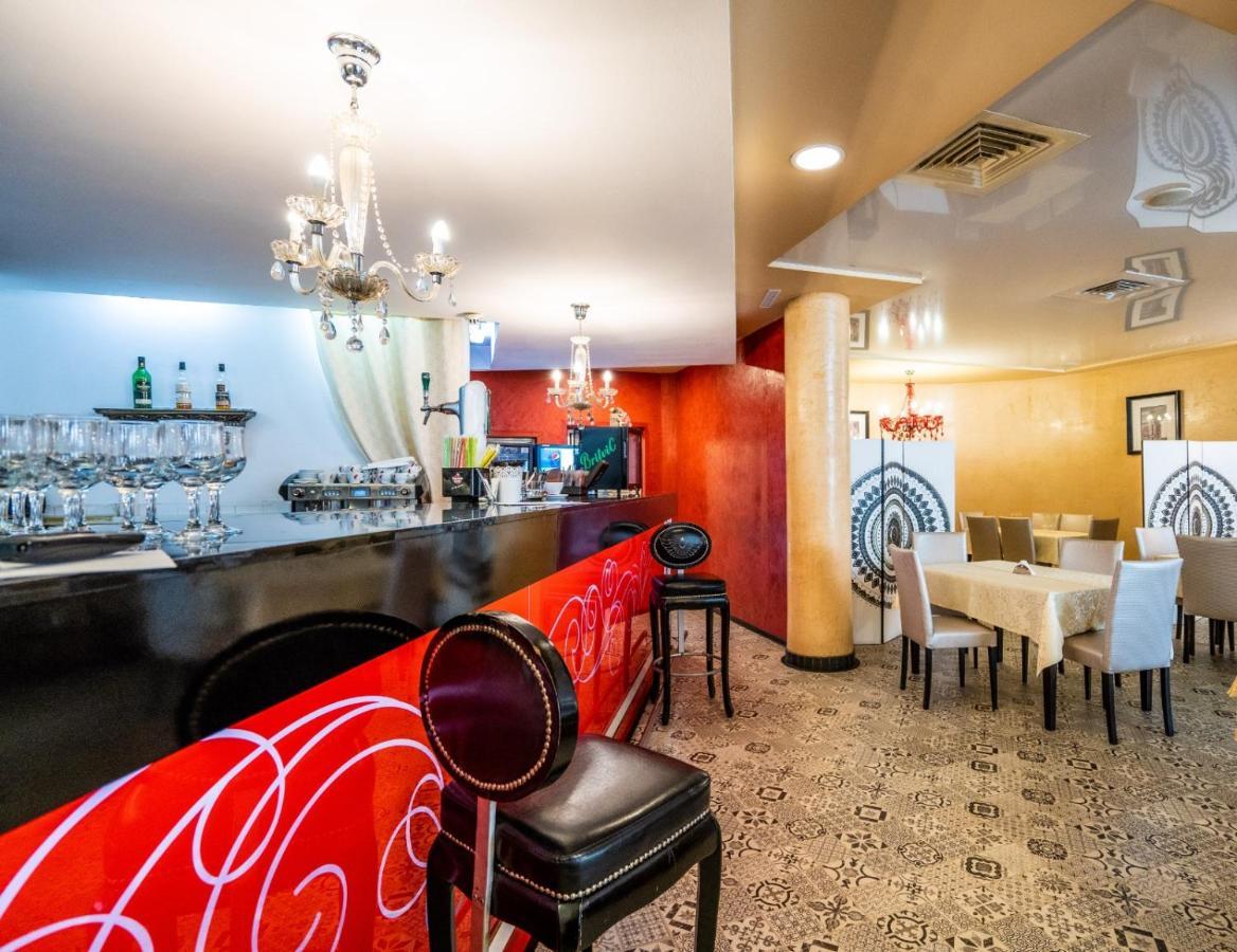 Hotel Tex Club Botoşani Exteriér fotografie