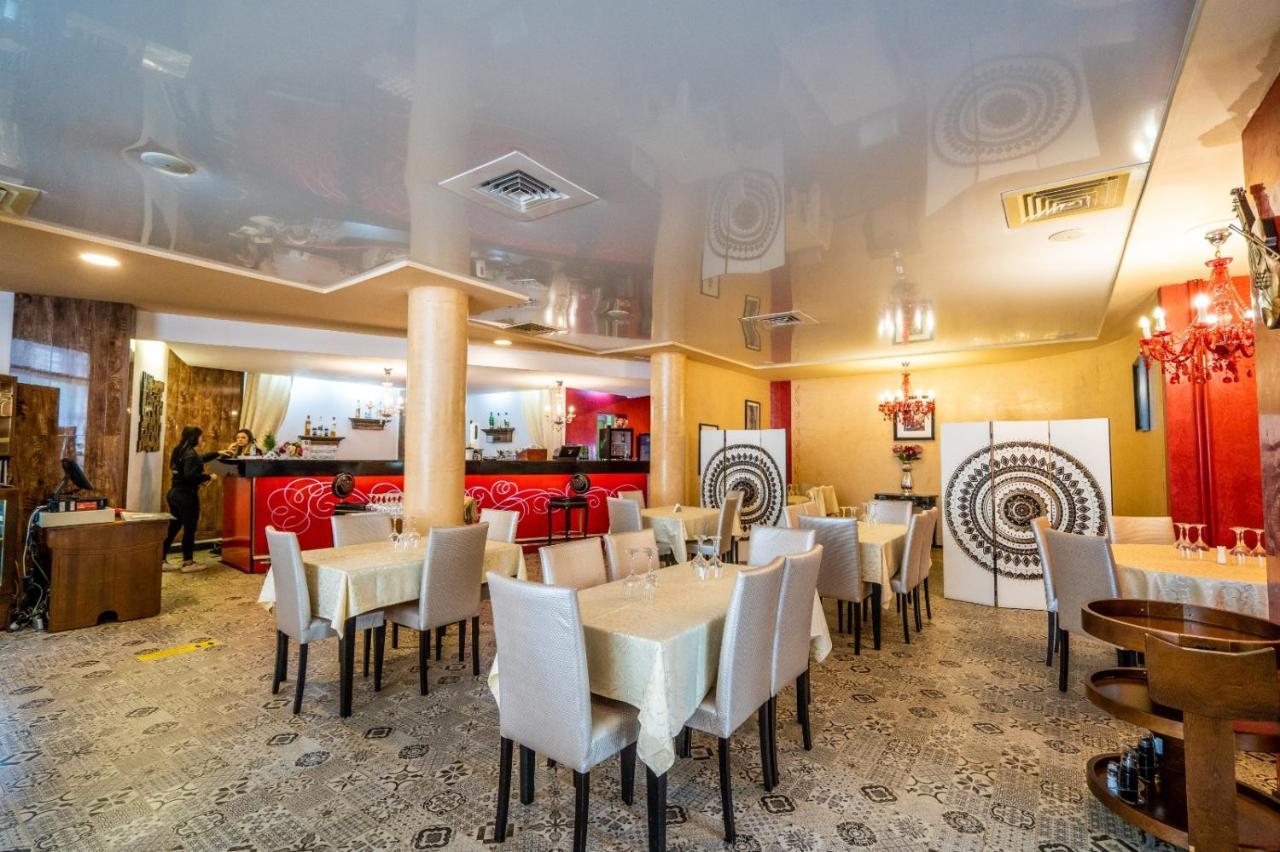 Hotel Tex Club Botoşani Exteriér fotografie