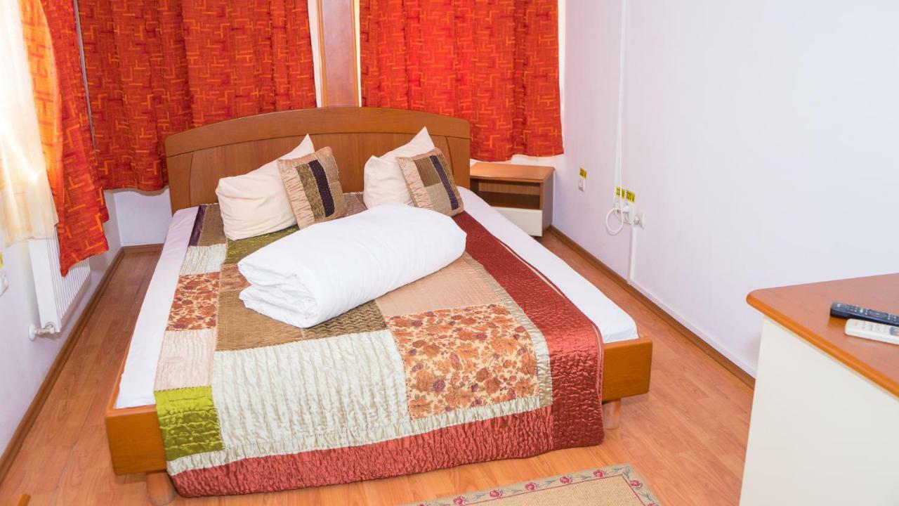 Hotel Tex Club Botoşani Exteriér fotografie