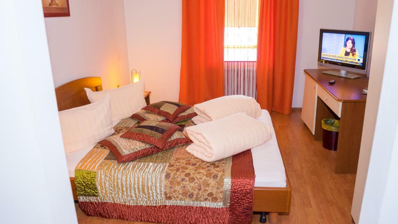 Hotel Tex Club Botoşani Exteriér fotografie