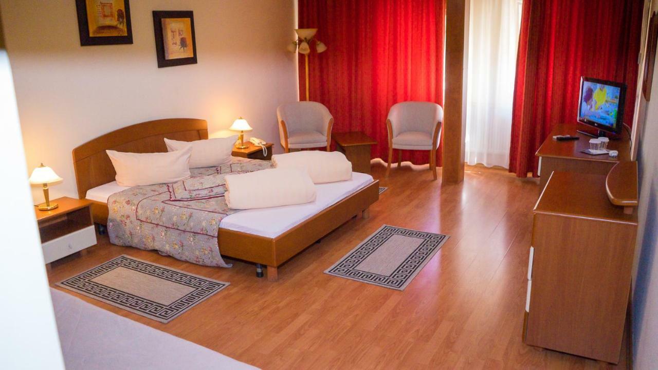 Hotel Tex Club Botoşani Exteriér fotografie