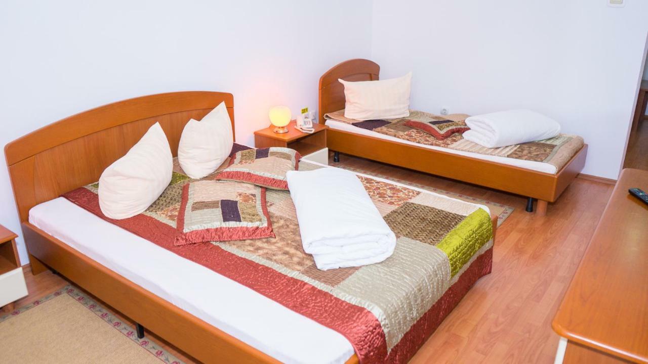 Hotel Tex Club Botoşani Exteriér fotografie