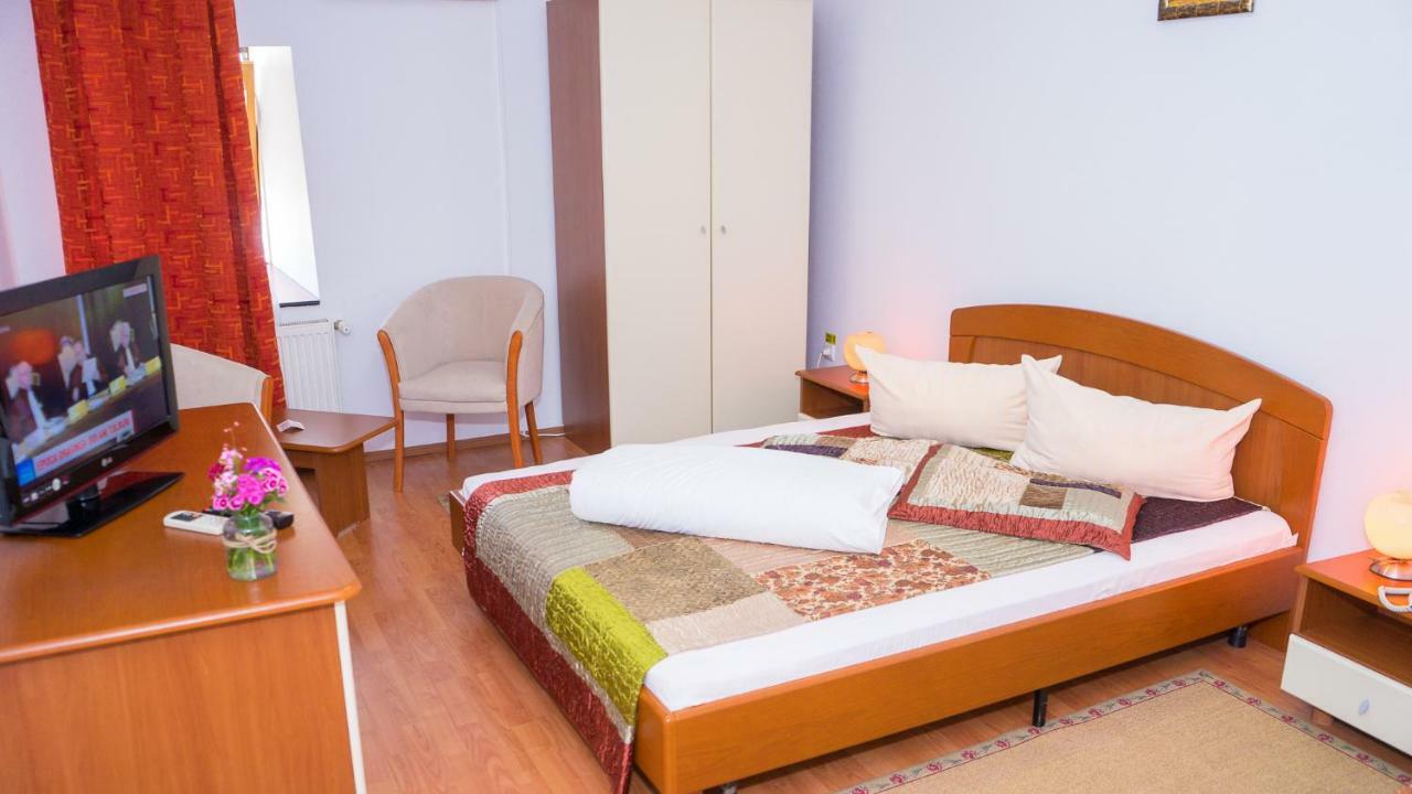 Hotel Tex Club Botoşani Exteriér fotografie