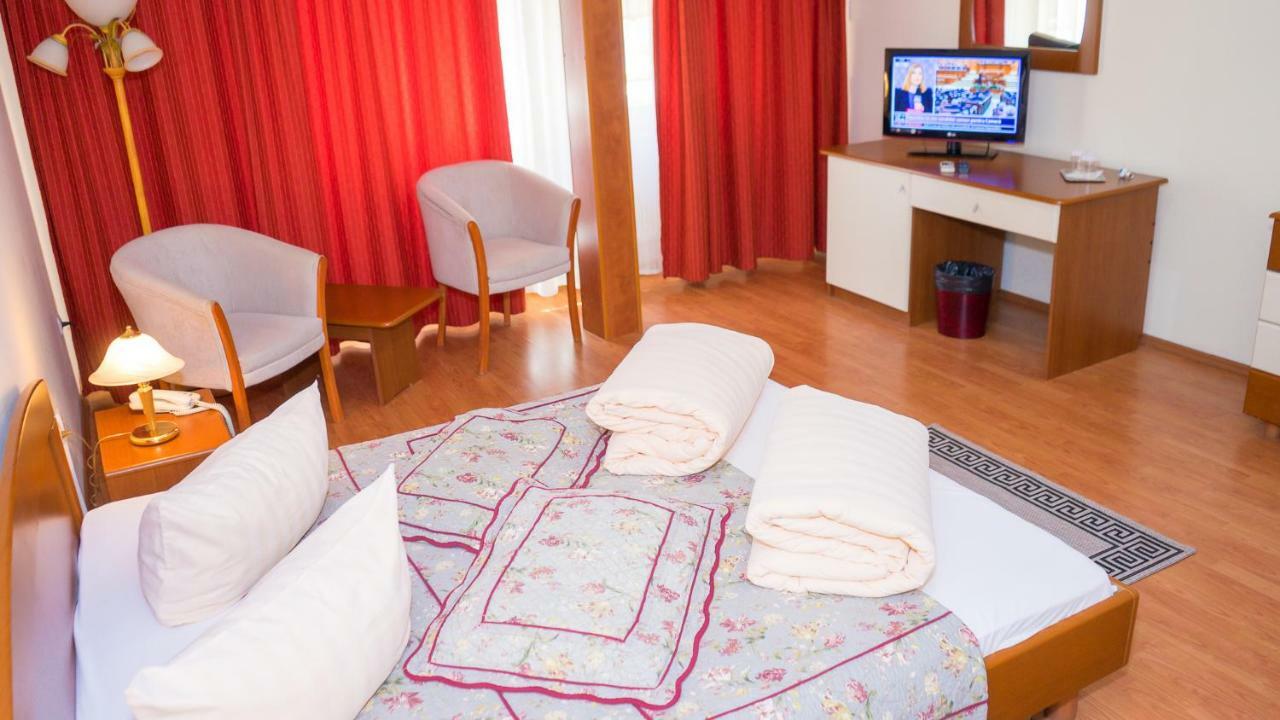 Hotel Tex Club Botoşani Exteriér fotografie